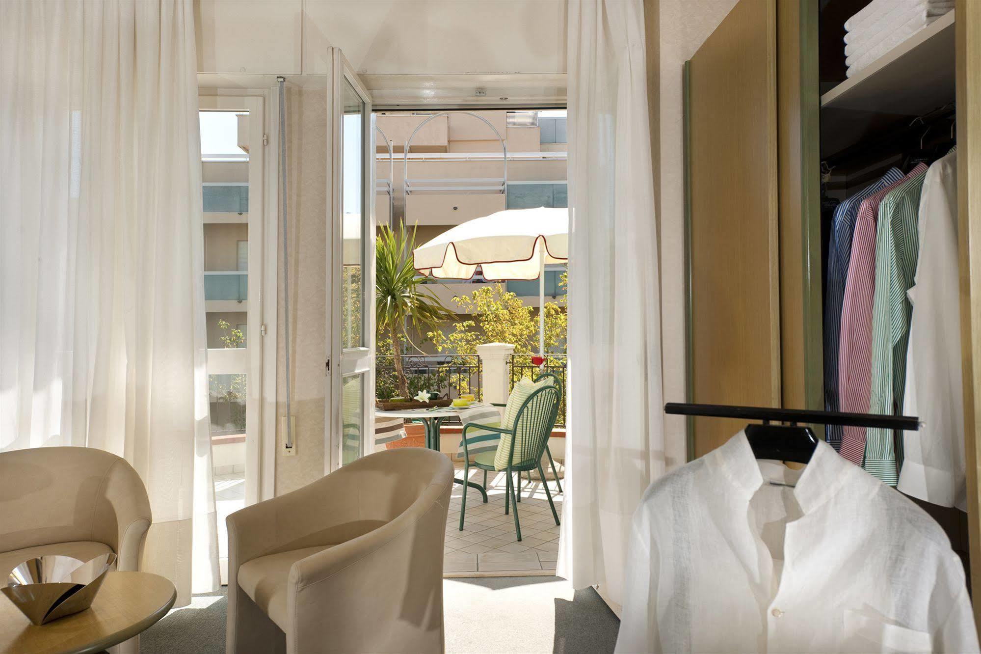 Hotel Atlantic Riviera Mare Misano Adriatico Extérieur photo