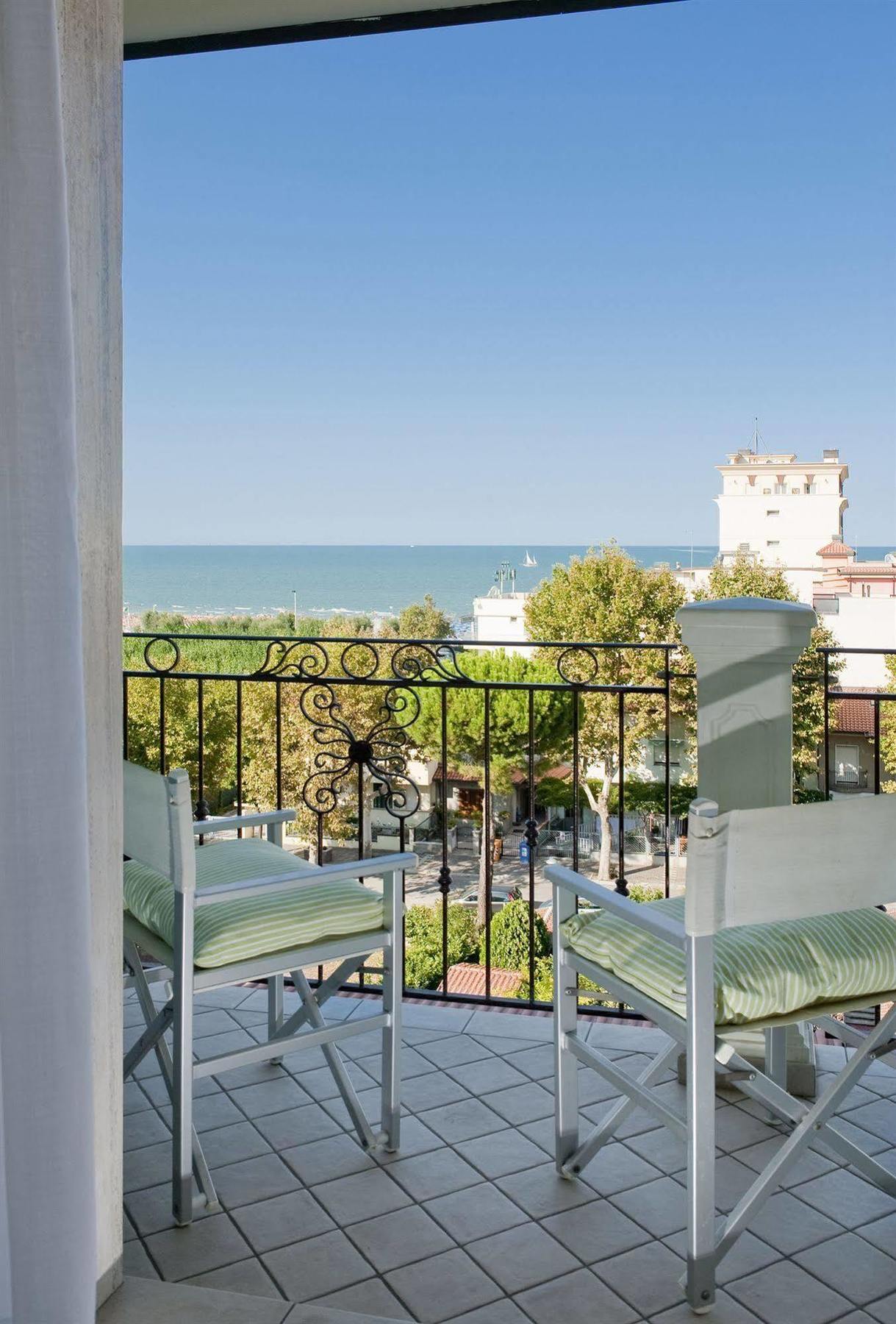 Hotel Atlantic Riviera Mare Misano Adriatico Extérieur photo